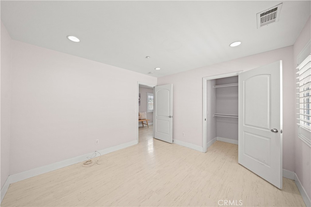 528 E Newmark Property Photo 27