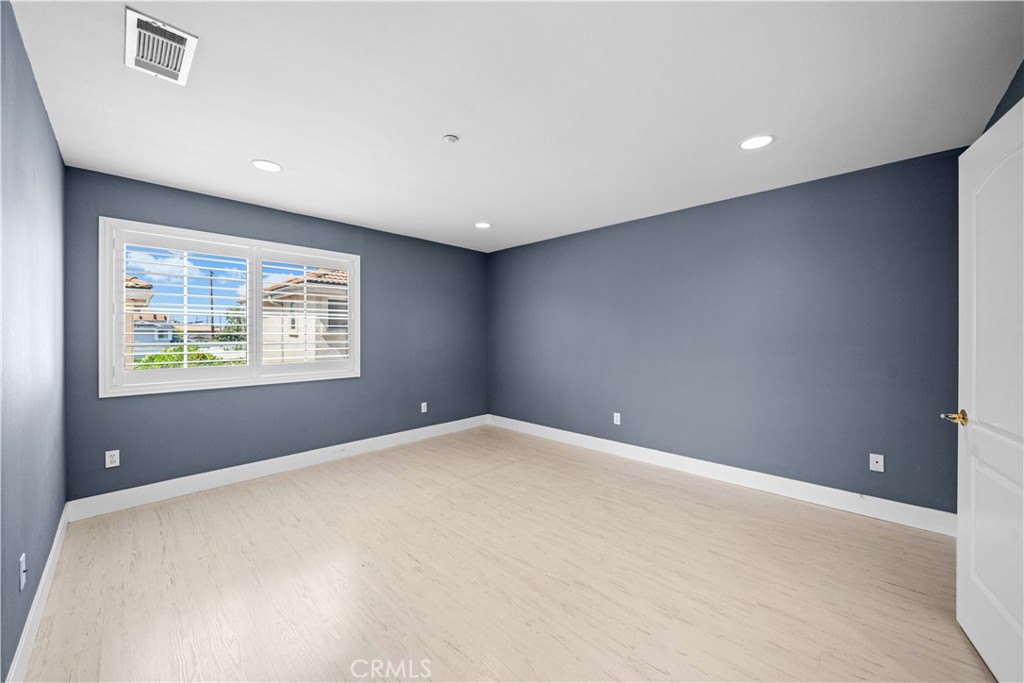 528 E Newmark Property Photo 29