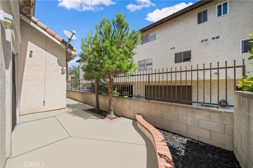 528 E Newmark Property Photo 36