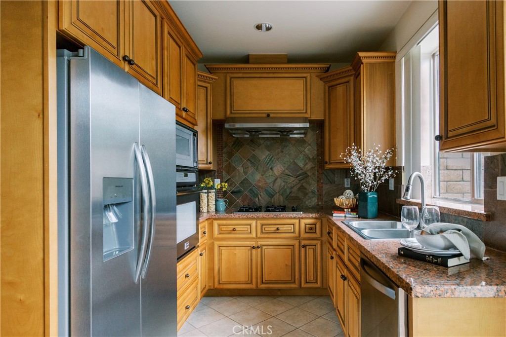 156 El Dorado St #c Property Photo 6
