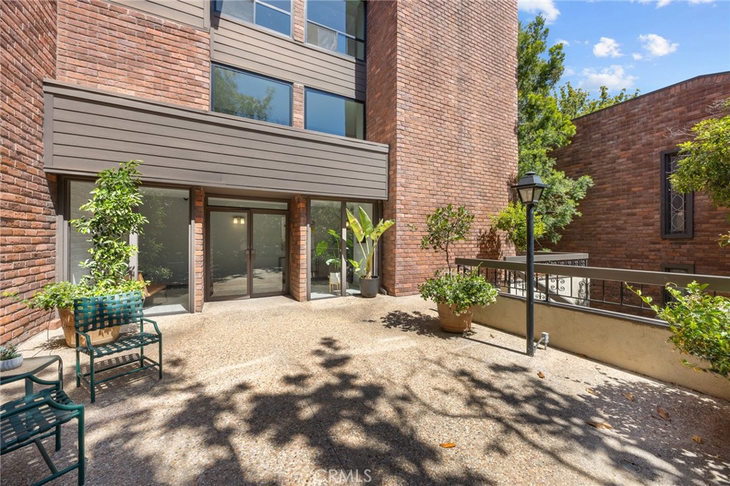 700 S Lake Avenue 109 Property Photo 1