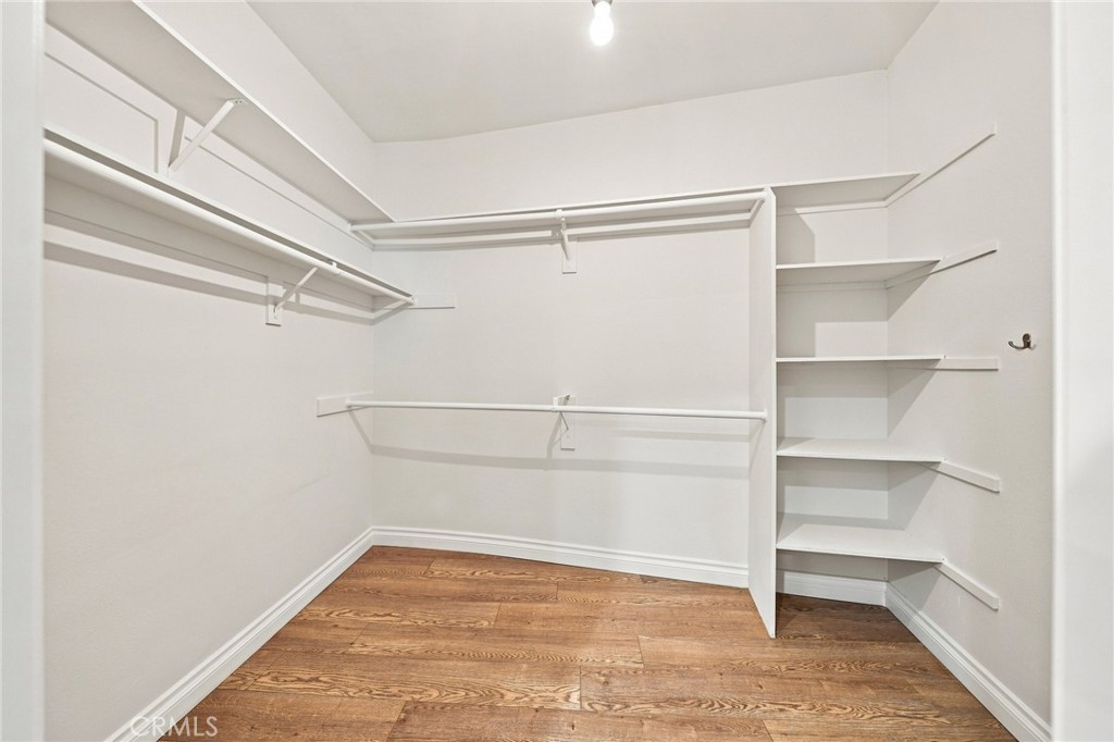 2222 N Beachwood Drive 105 Property Photo 21