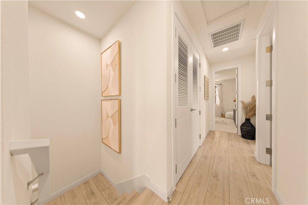 210 N New Avenue 2 Property Photo 14