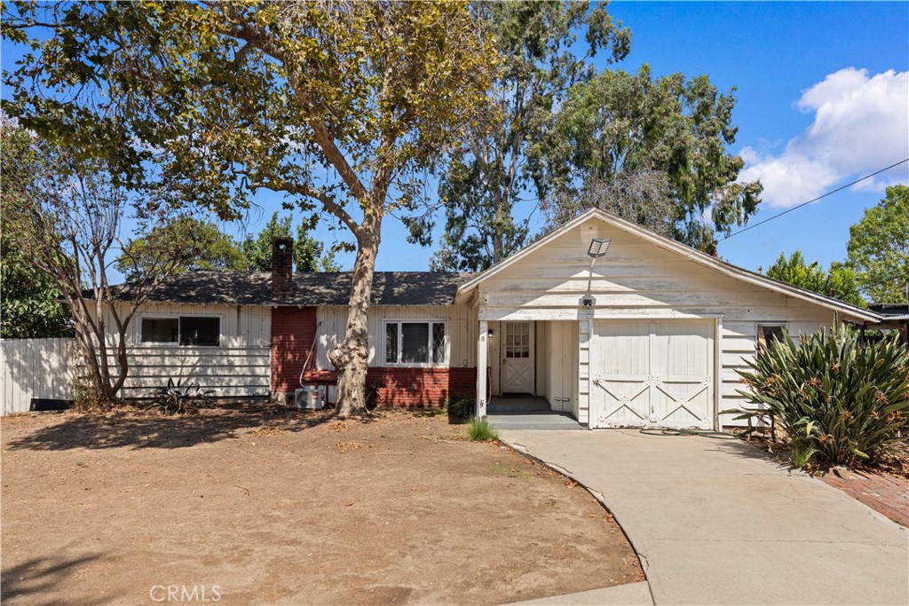 9409 Olive Property Photo 2