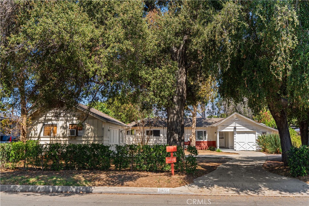 9409 Olive Property Photo 3
