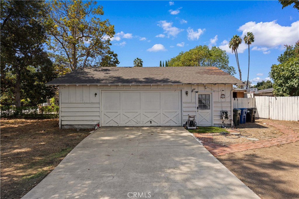 9409 Olive Property Photo 31