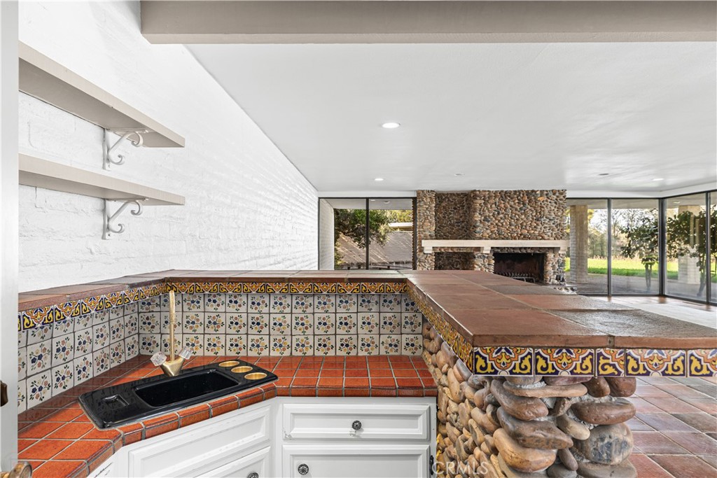 10497 Crystal Property Photo 16