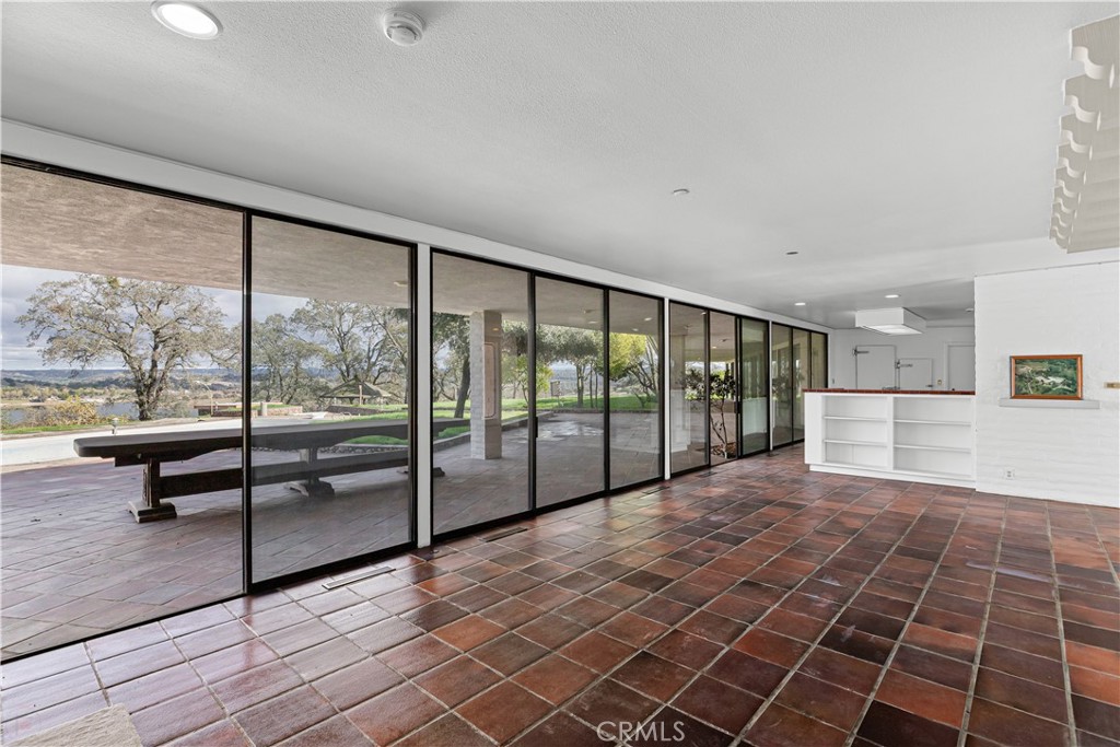 10497 Crystal Property Photo 22