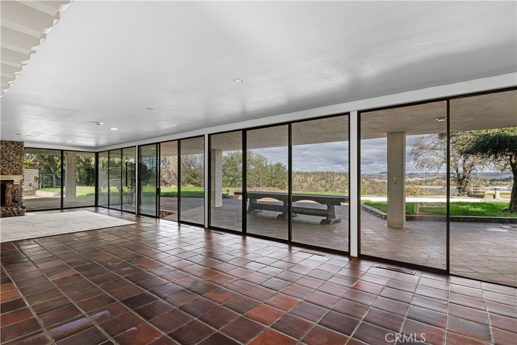 10497 Crystal Property Photo 23
