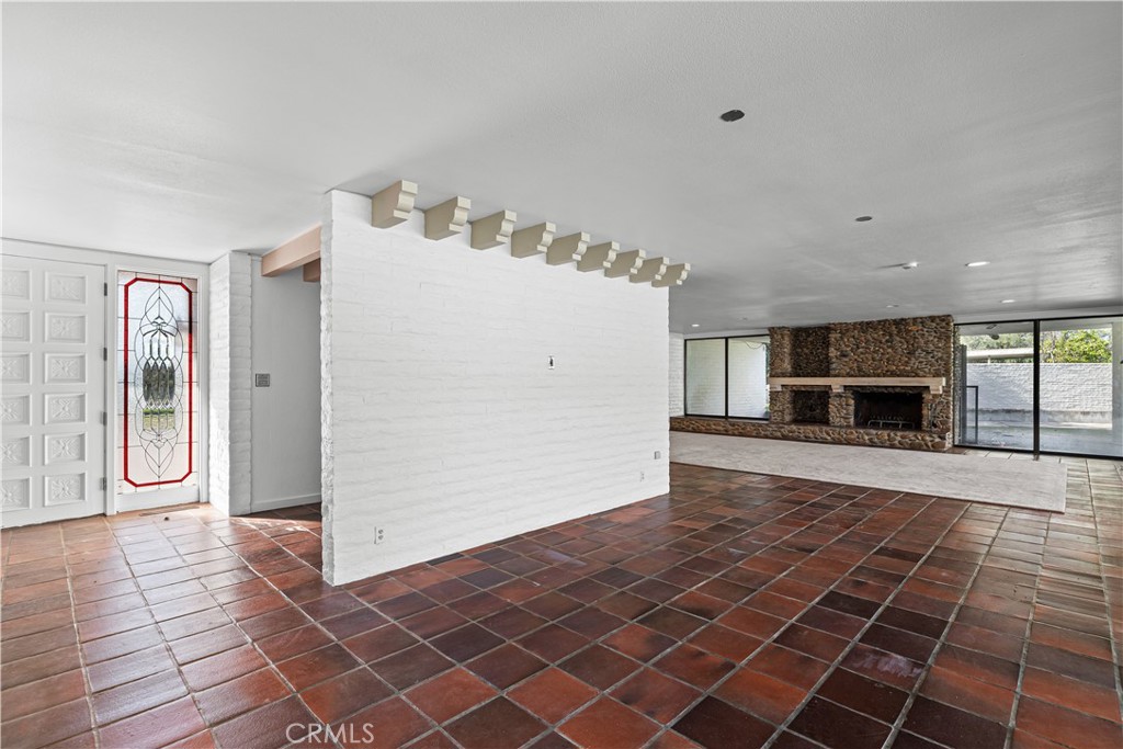 10497 Crystal Property Photo 24