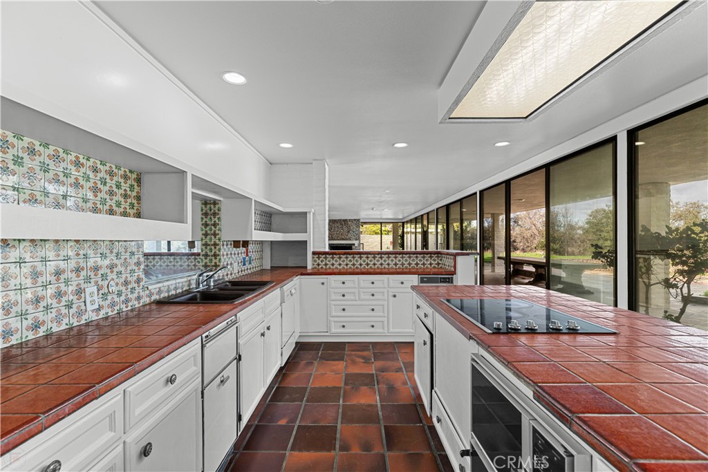 10497 Crystal Property Photo 28