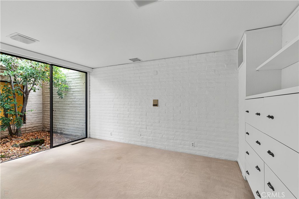 10497 Crystal Property Photo 46