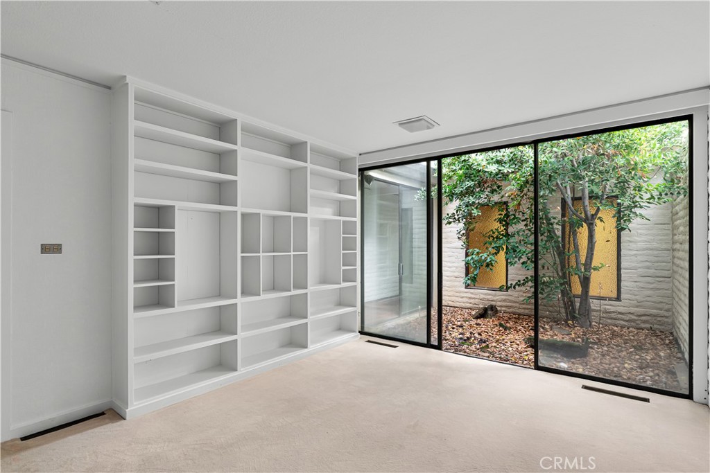 10497 Crystal Property Photo 47