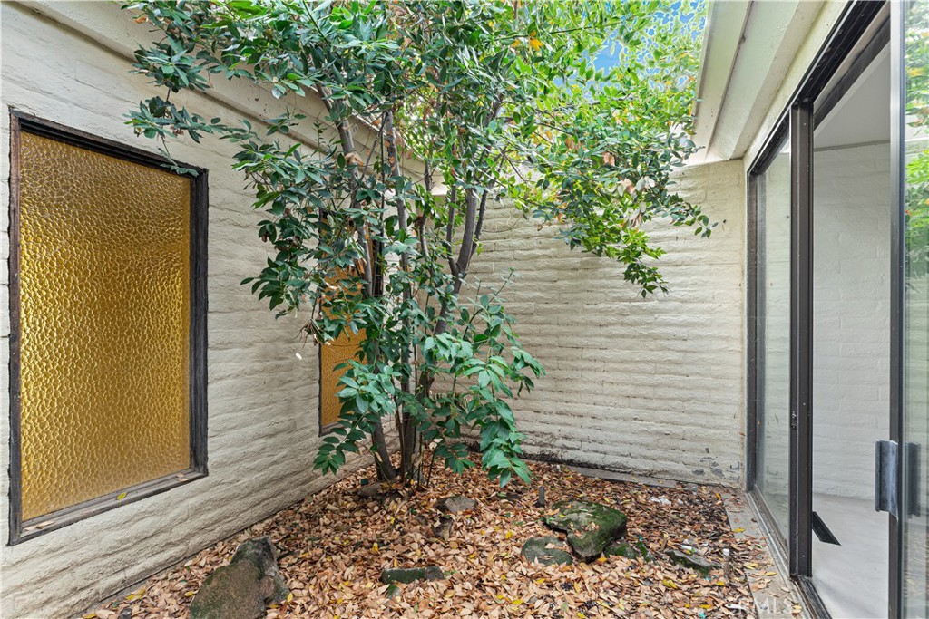 10497 Crystal Property Photo 49