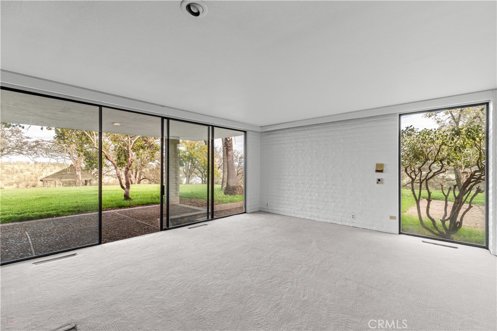 10497 Crystal Property Photo 54