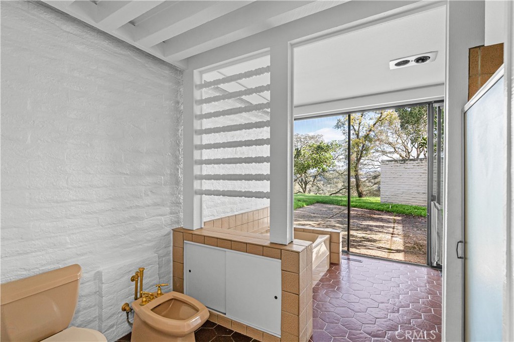 10497 Crystal Property Photo 60