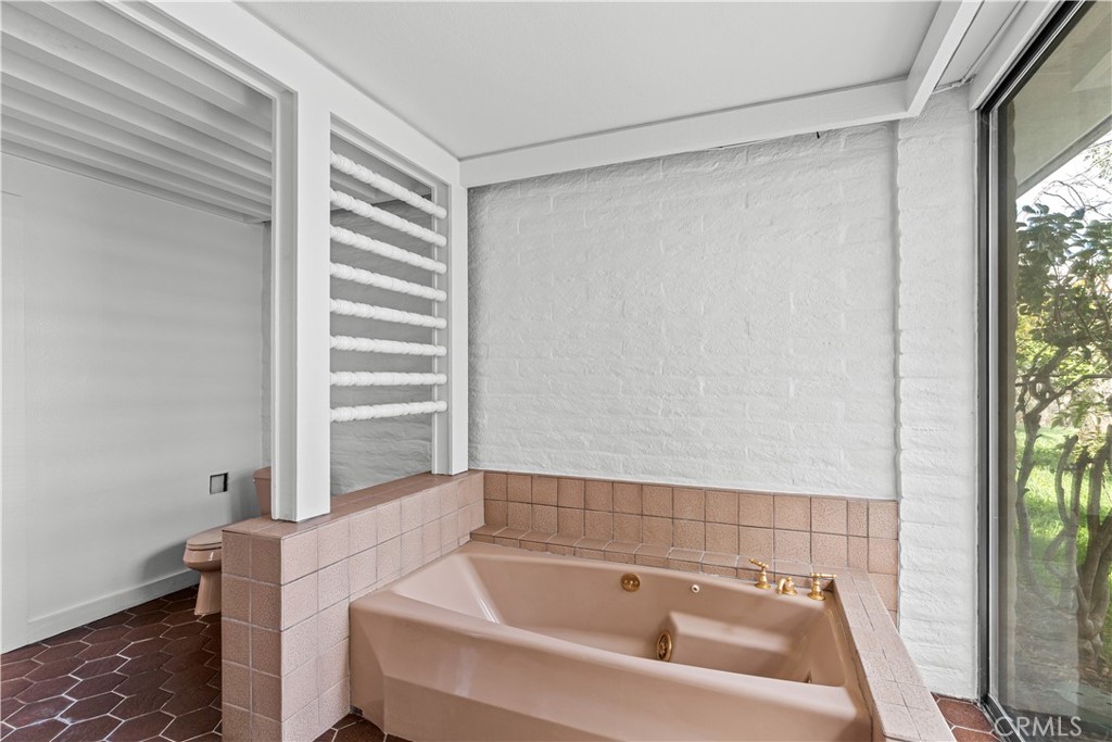 10497 Crystal Property Photo 61