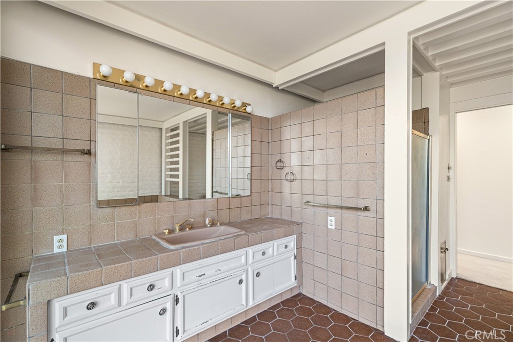 10497 Crystal Property Photo 62