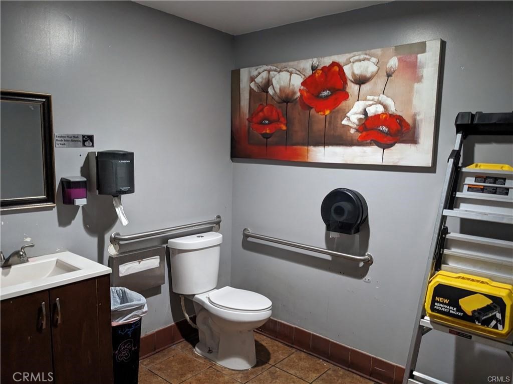 680 N Los Robles Avenue Property Photo 10
