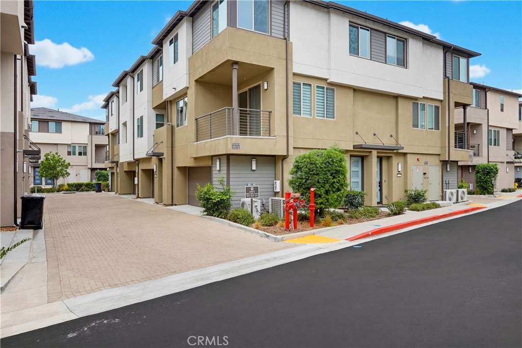 1572 Lima 1 Property Photo 2
