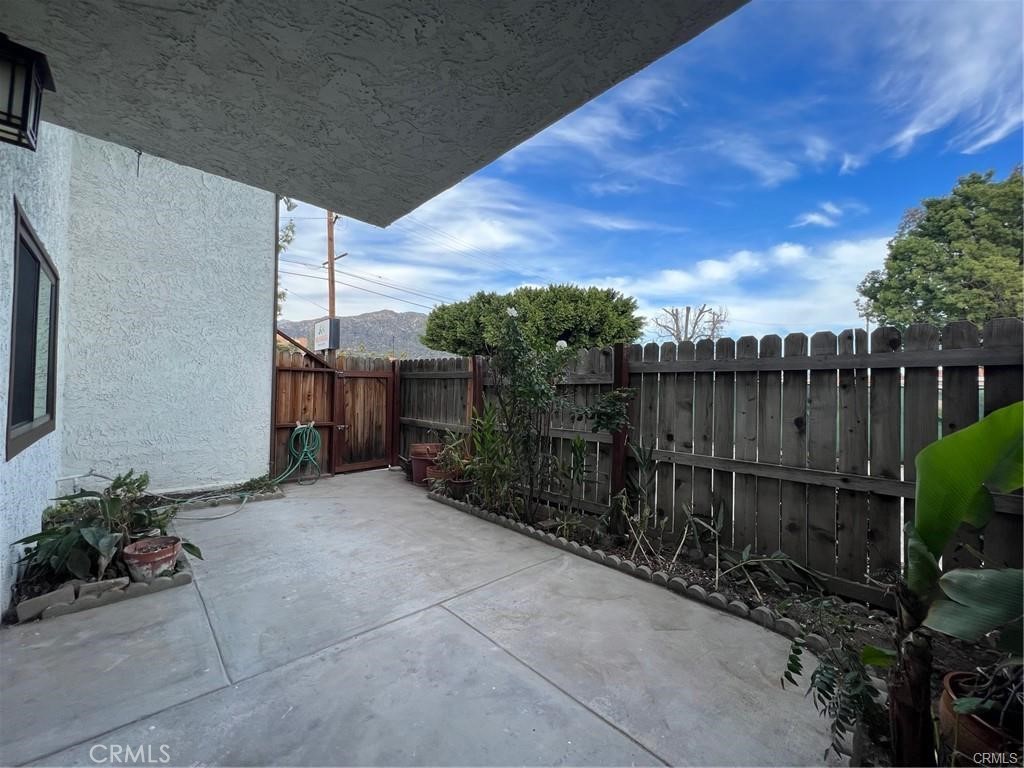 1214 Huntington Drive C Property Photo 4