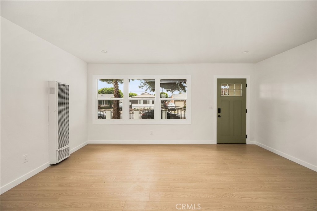 1339 W Magnolia Property Photo 5