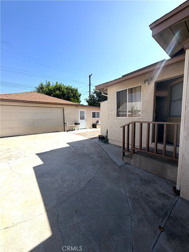 824 Meeker Avenue Property Photo 16