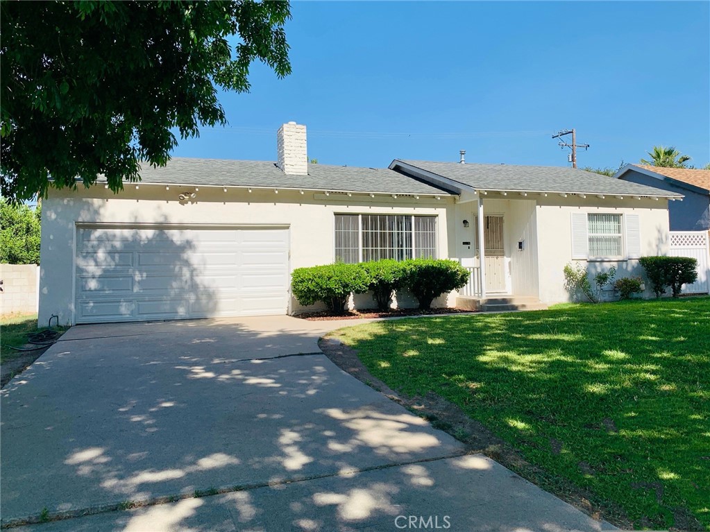 4694 N Pershing Property Photo 1