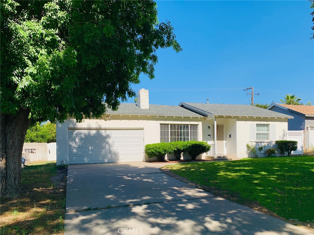 4694 N Pershing Property Photo 2