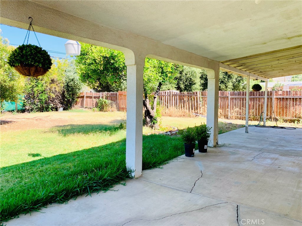 4694 N Pershing Property Photo 5