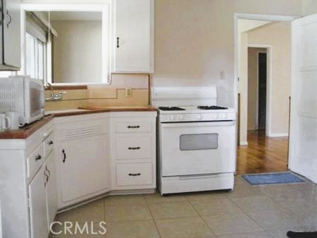 4694 N Pershing Property Photo 12