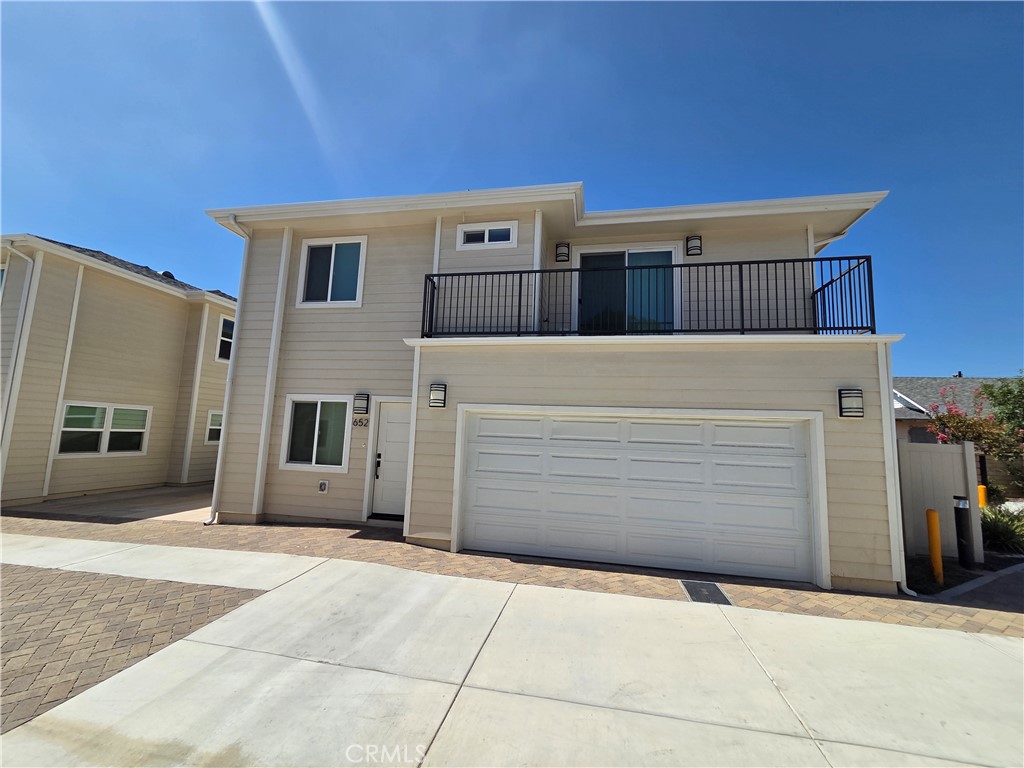 652 W Grand Avenue Property Photo 1