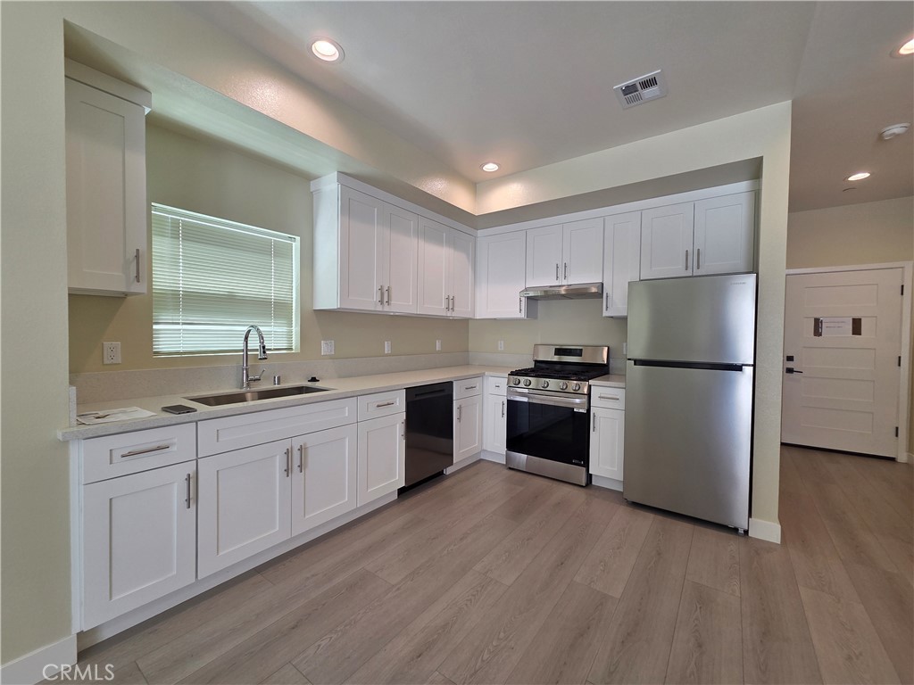 652 W Grand Avenue Property Photo 4
