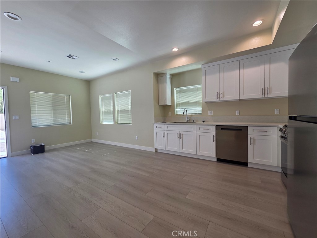 652 W Grand Avenue Property Photo 5