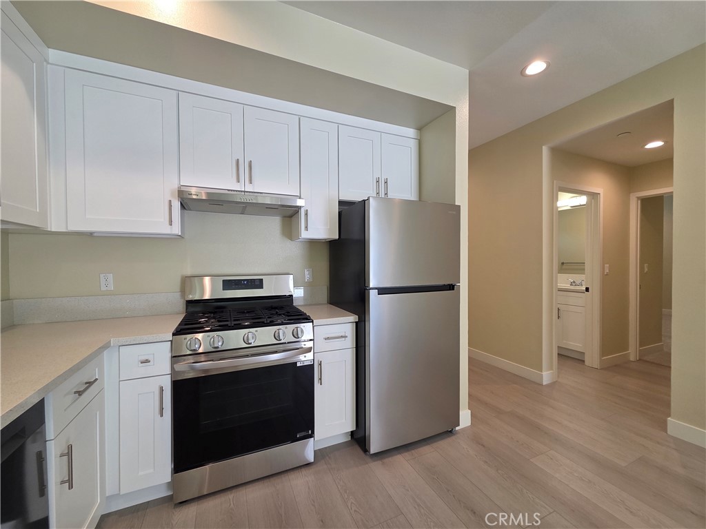 652 W Grand Avenue Property Photo 6