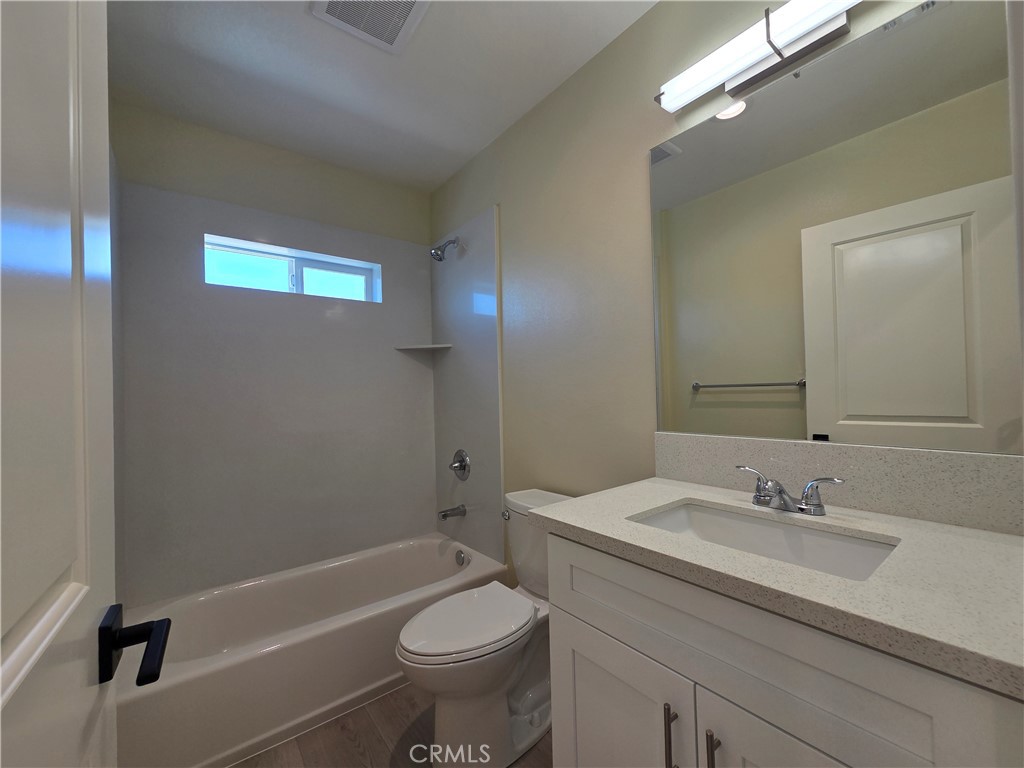 652 W Grand Avenue Property Photo 7