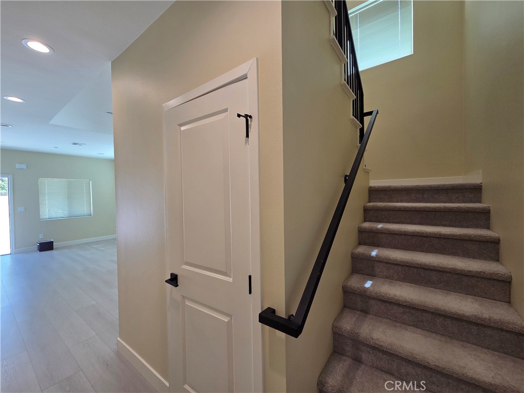 652 W Grand Avenue Property Photo 8