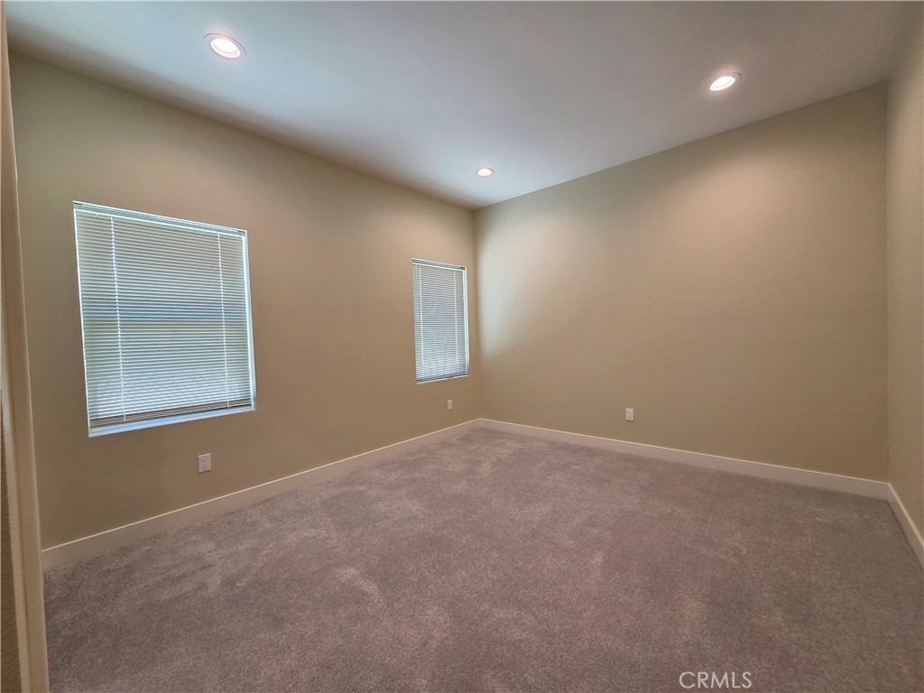 652 W Grand Avenue Property Photo 9