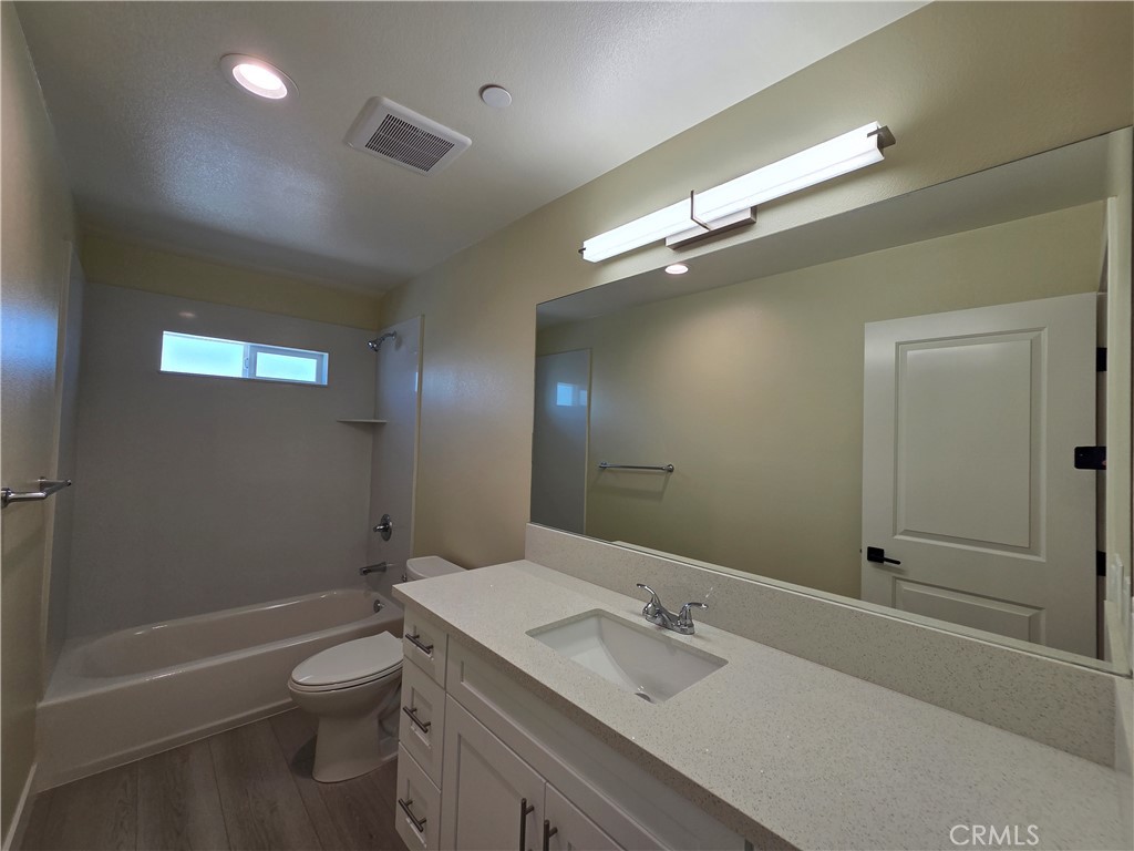 652 W Grand Avenue Property Photo 13