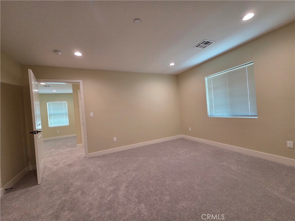 652 W Grand Avenue Property Photo 14
