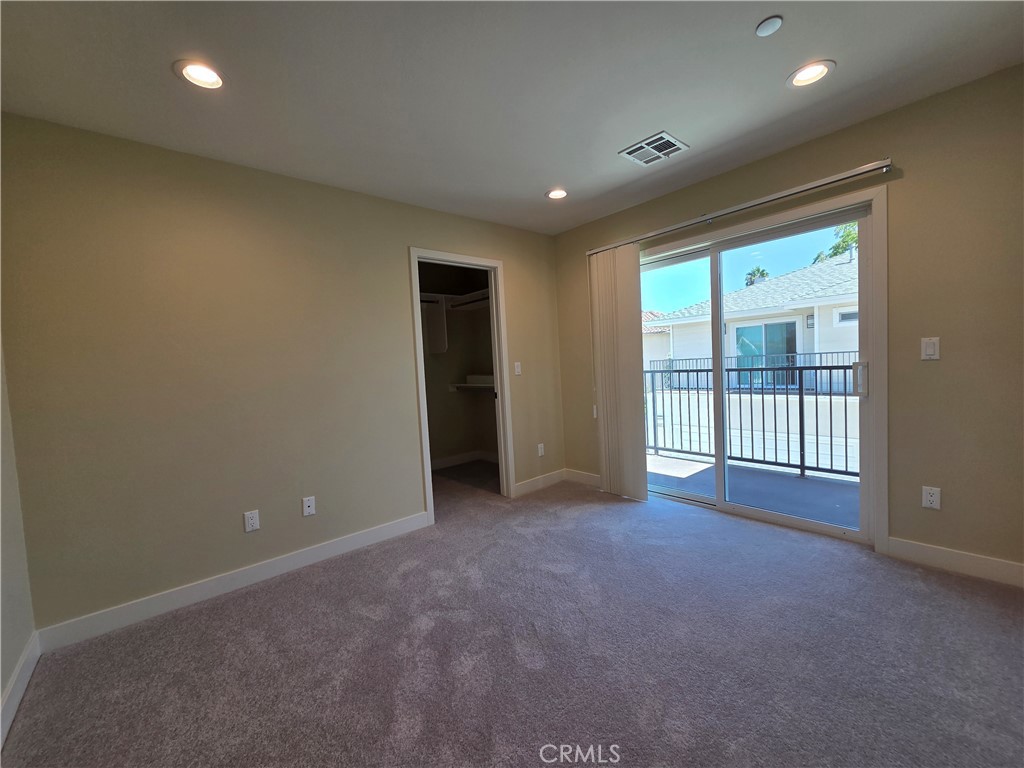 652 W Grand Avenue Property Photo 17