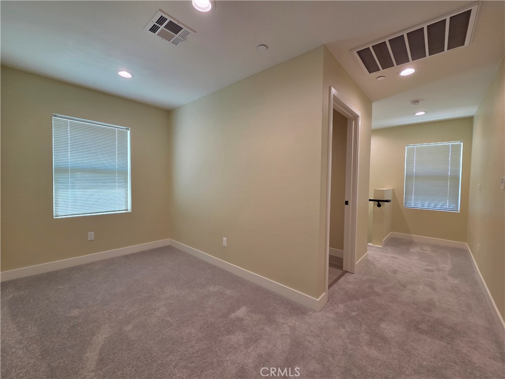 652 W Grand Avenue Property Photo 18