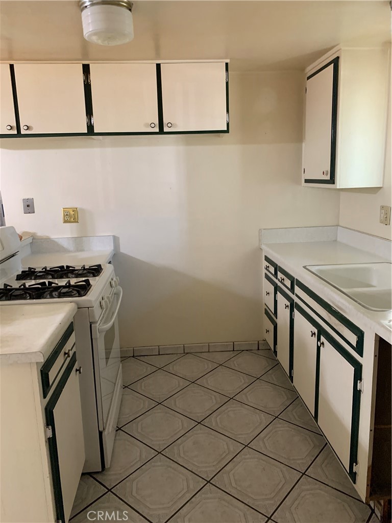1424 Lynwood Way Property Photo 3
