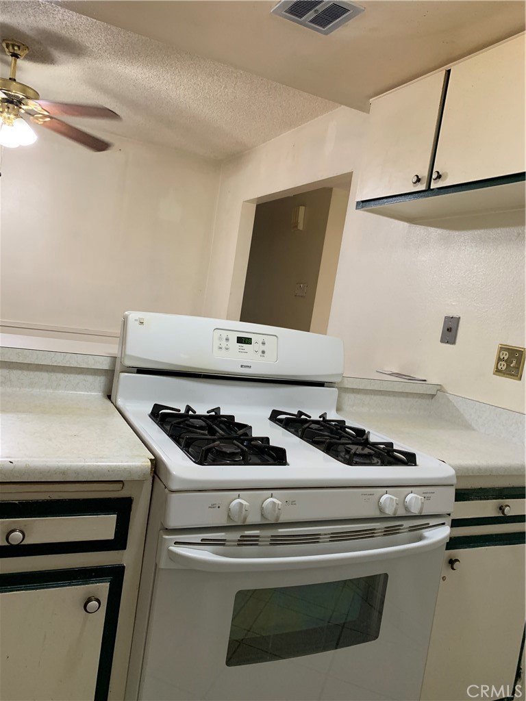 1424 Lynwood Way Property Photo 4
