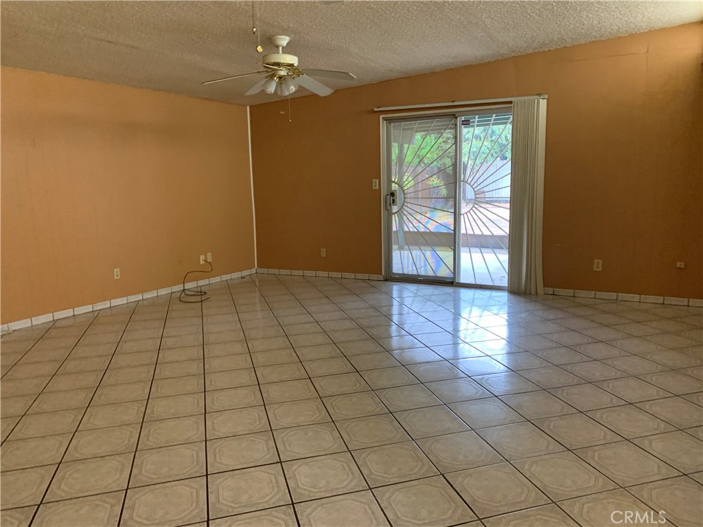 1424 Lynwood Way Property Photo 5