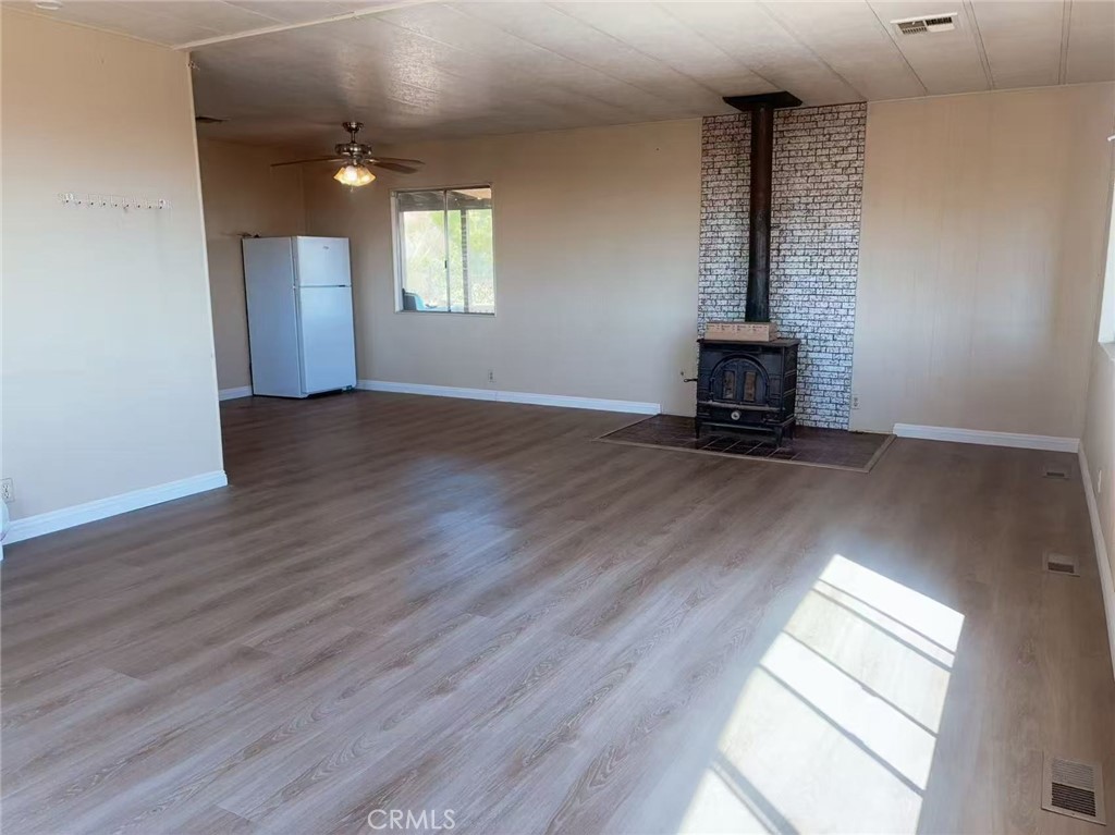 37541 Hill Street Property Photo 3