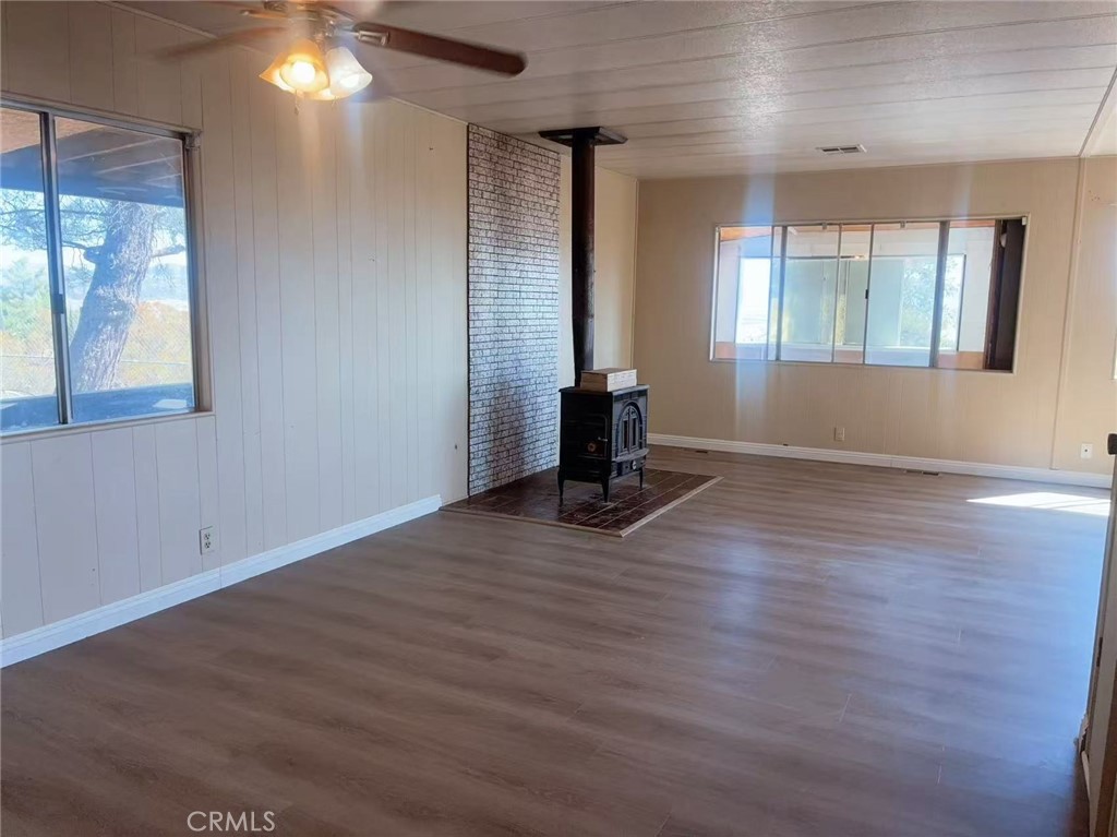 37541 Hill Street Property Photo 4
