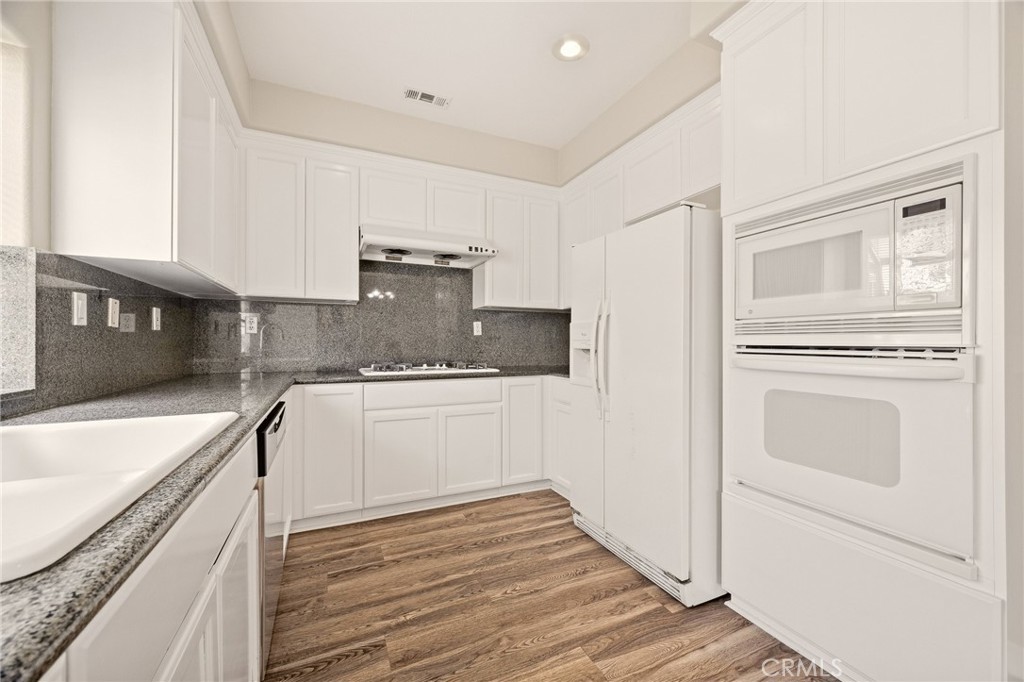 1115 Fairview B Property Photo 5