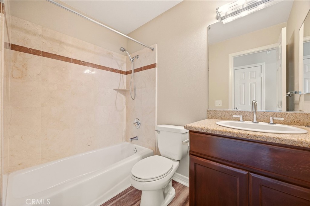 1115 Fairview B Property Photo 8