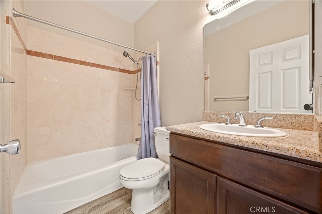 1115 Fairview B Property Photo 13